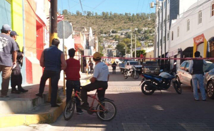 Acribillan a comerciante a una calle del palacio municipal de Tecamachalco 