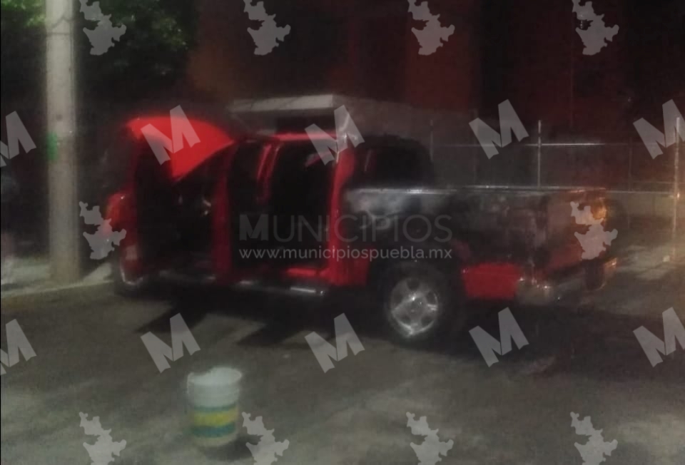 CNJG incendia camioneta y deja narcomensaje en Tehuacán