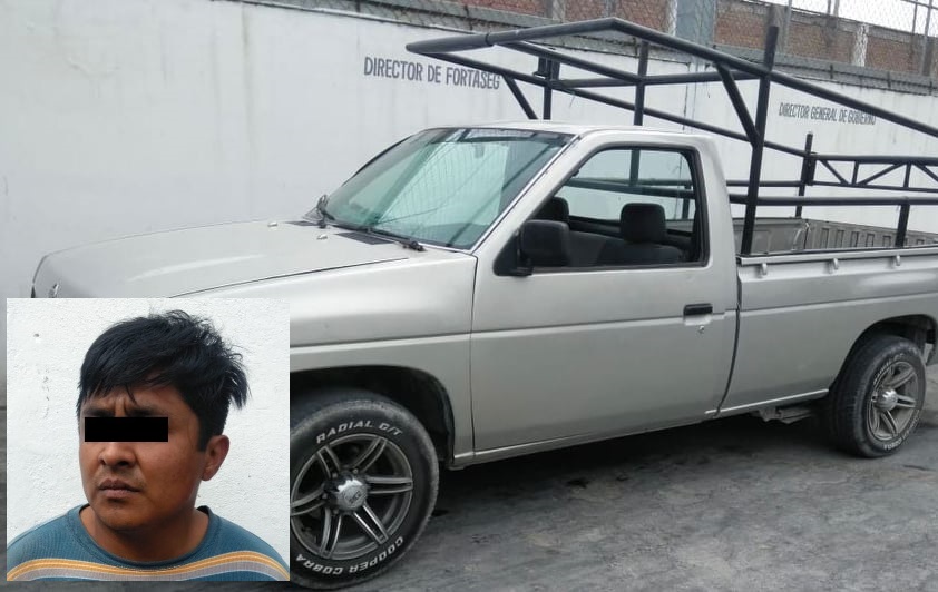 Iba a exceso de velocidad y cae con camioneta robada en Tehuacán