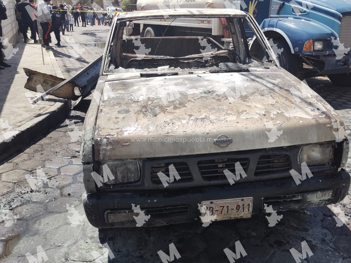 Explota camioneta con pirotecnia en Tlaxco