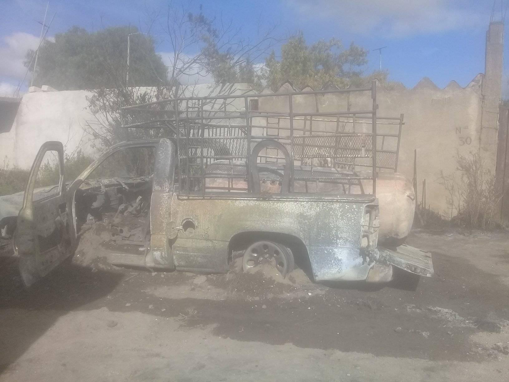 Incendio de camioneta deja daños a dos viviendas en Palmar de Bravo