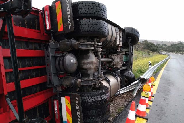 Accidente en carretera Acatzingo-El Seco deja 2 lesionados