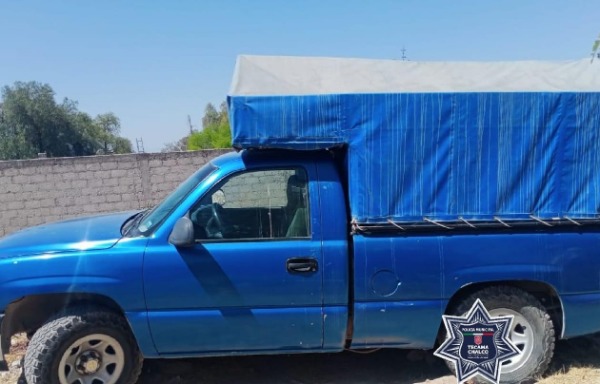 Policías recuperan camioneta con reporte de robo Tecamachalco