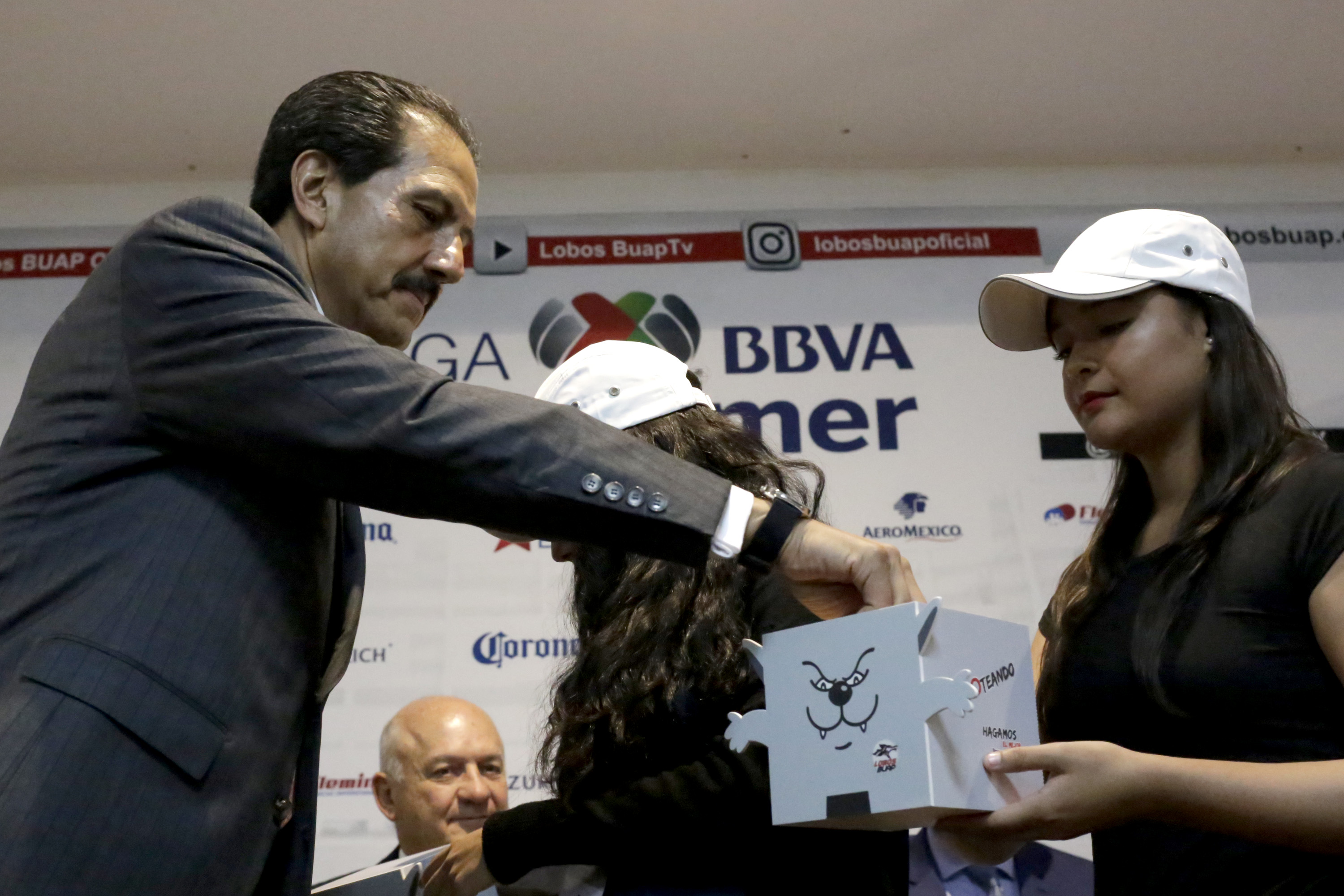 Lobos sin tele ni dinero, promueven campaña de donativos