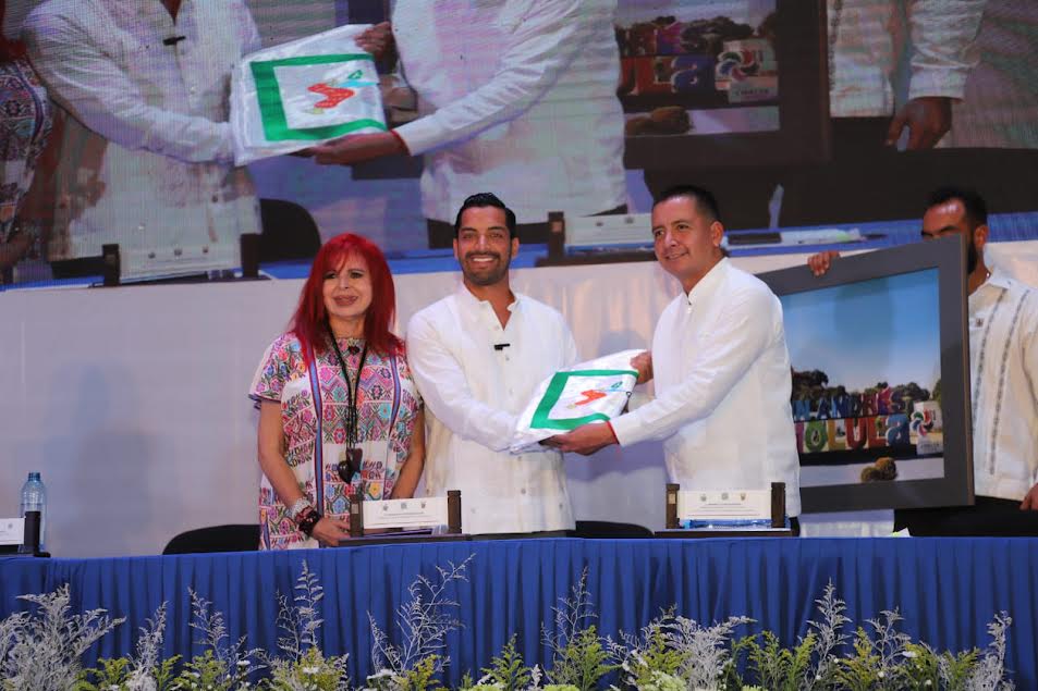 Firman hermanamiento municipios de Campeche y Cholula