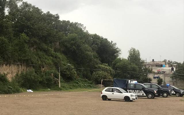 Ebrio, termina muerto en una cancha de Xochimehuacán