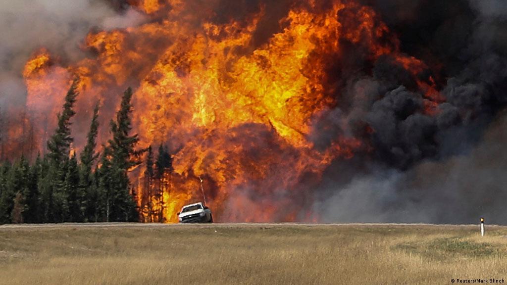 Alrededor de 30 mil canadienses han sido desplazados debido a incendios forestales