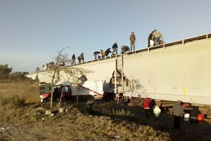 Pobladores saquean tren en Cañada Morelos