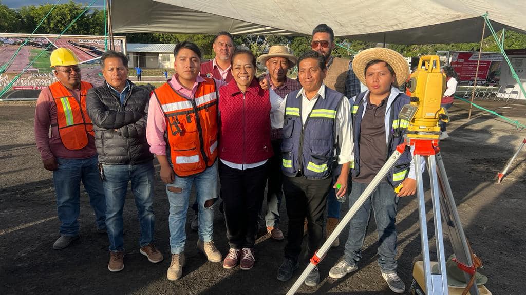 Rehabilitan cancha de futbol y pista de atletismo en Atlixco