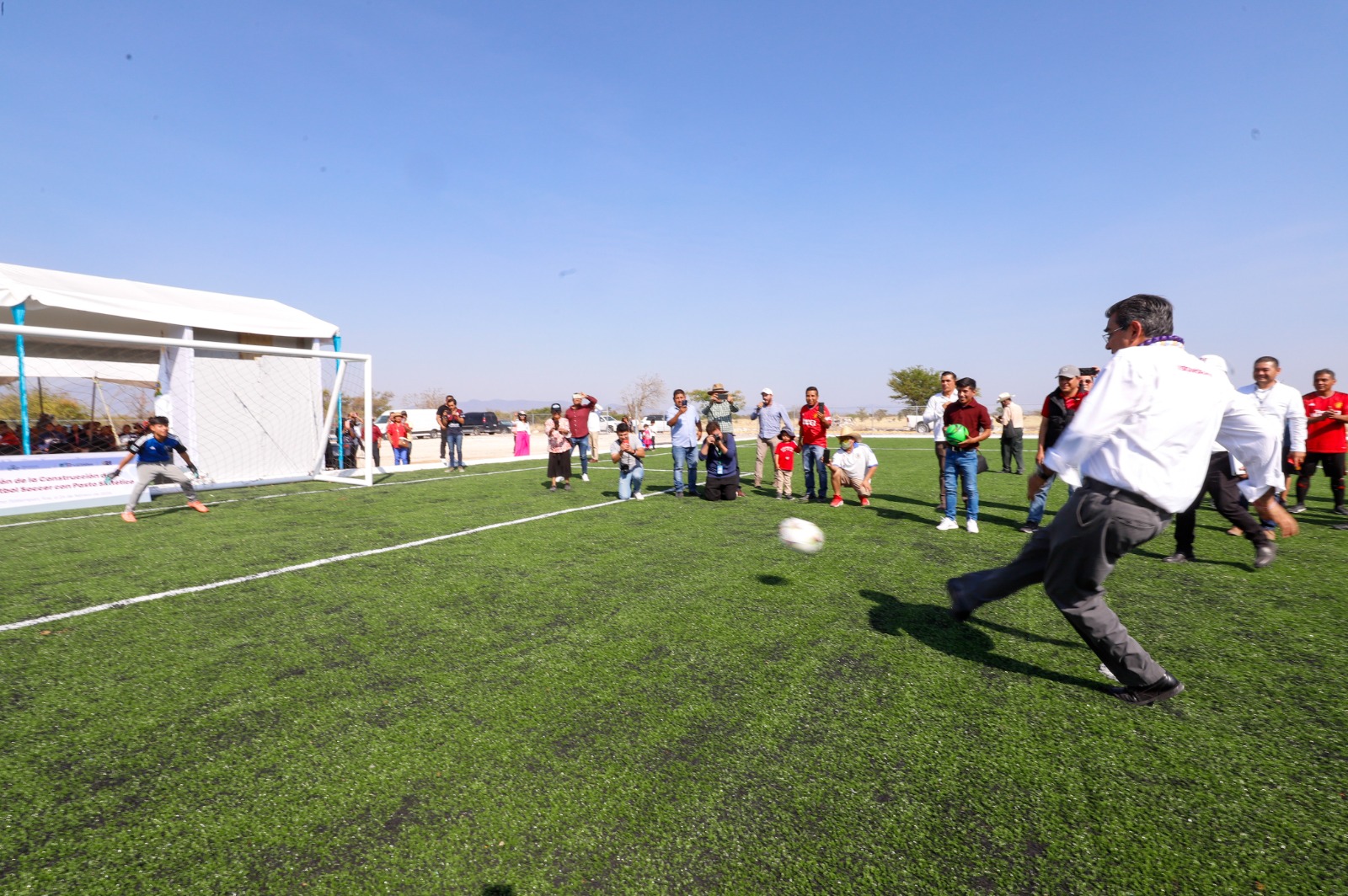 Céspedes mete gooool y entrega cancha en Santa Inés Ahuatempan