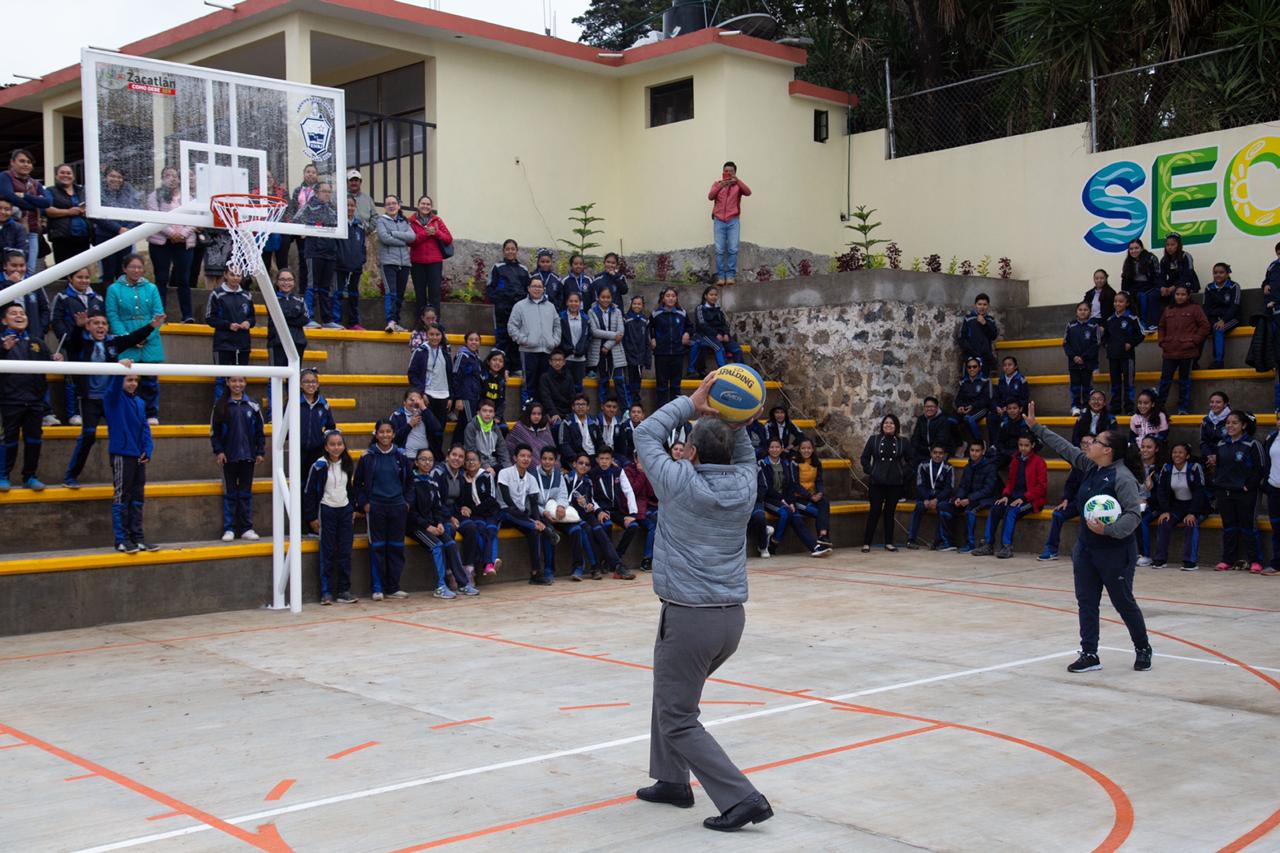 Inaugura Márquez Lecona cancha de usos múltiples en Zacatlán