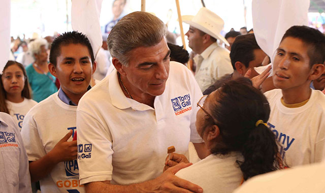 Se reúne Antonio Gali con cañeros en Atencingo