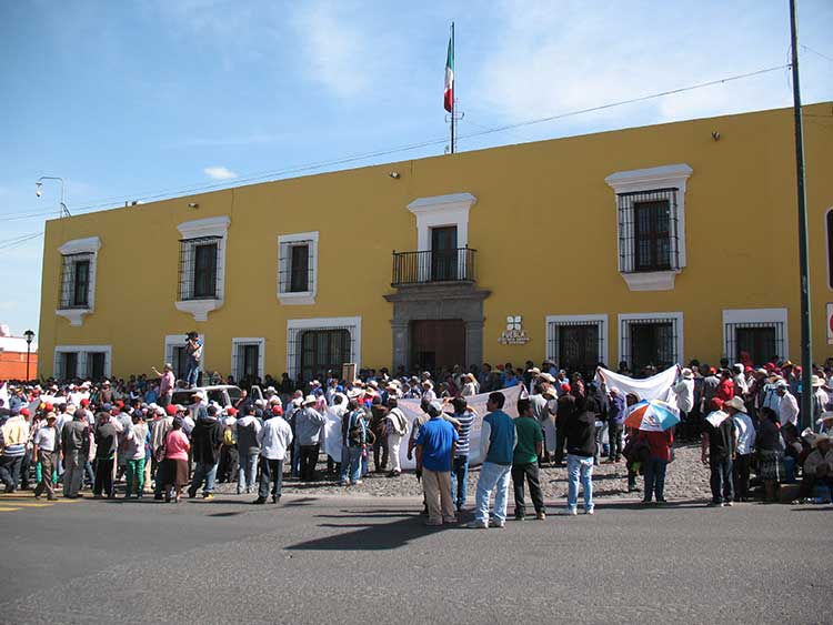 Marchan cañeros en la ciudad de Puebla; piden subsidio estatal