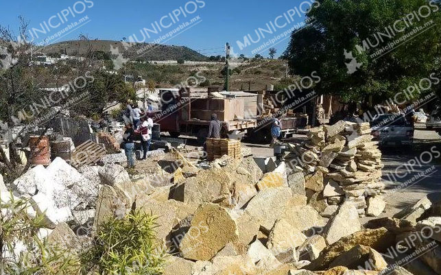 Sierra parte en dos a joven y muere en cantera de Puebla