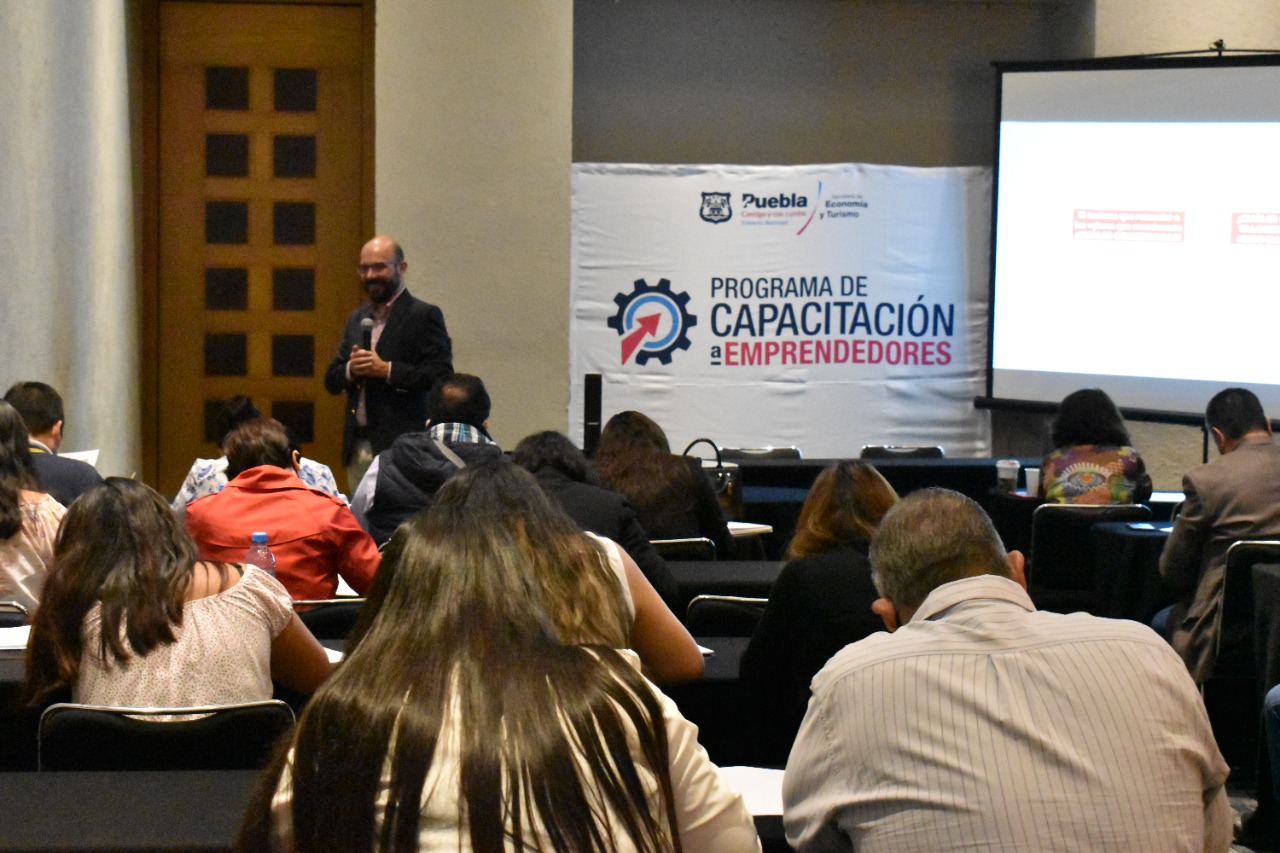 Comuna capacita a emprendedores para que mejoren sus negocios 