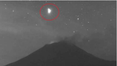 Graban objeto verde encima del Popocatépetl