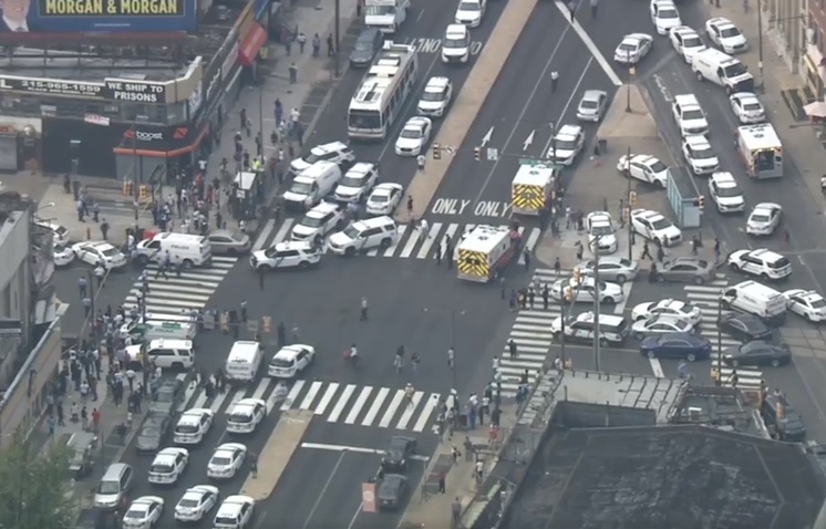 Nuevo tiroteo en EU, hay cinco policías heridos en Filadelfia