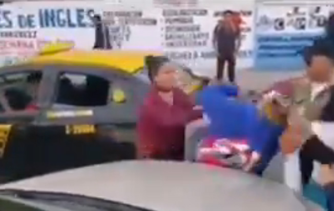 VIDEO Protesta de Cendi desvía RUTA y genera trifulca con taxista
