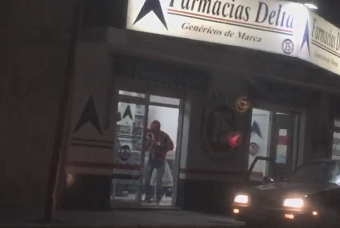 VIDEO Asaltan farmacia en Texmelucan en plena crisis por Covid-19