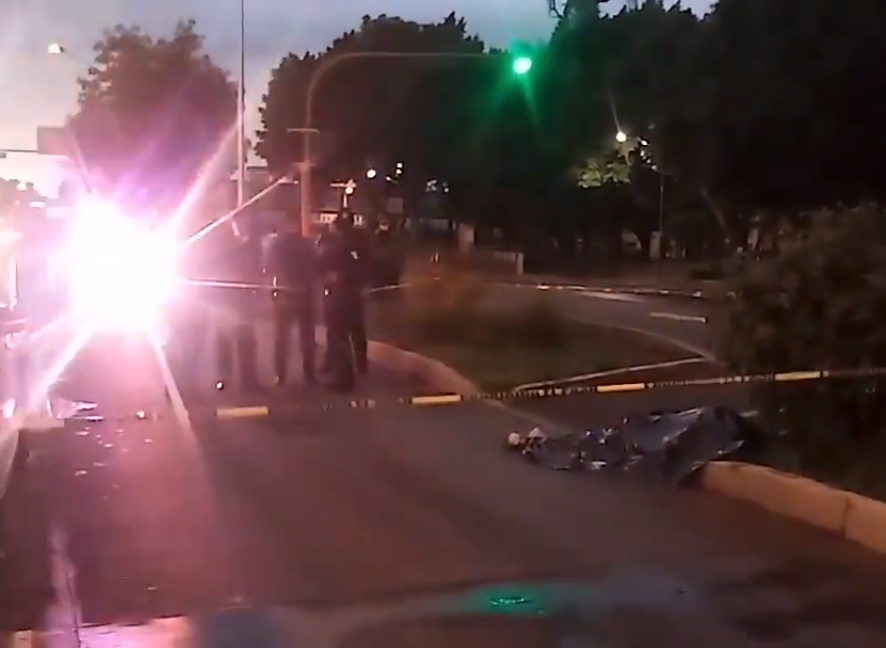 Muere atropellado en el carril de RUTA frente a Paseo Bravo