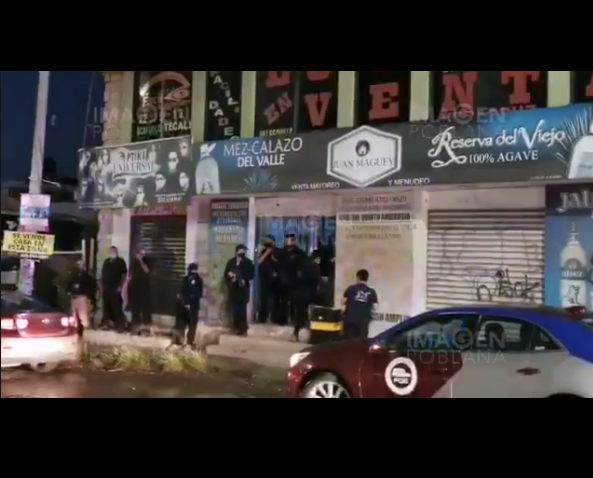 Catean negocio en Granjas Puebla por venta de alcohol adulterado