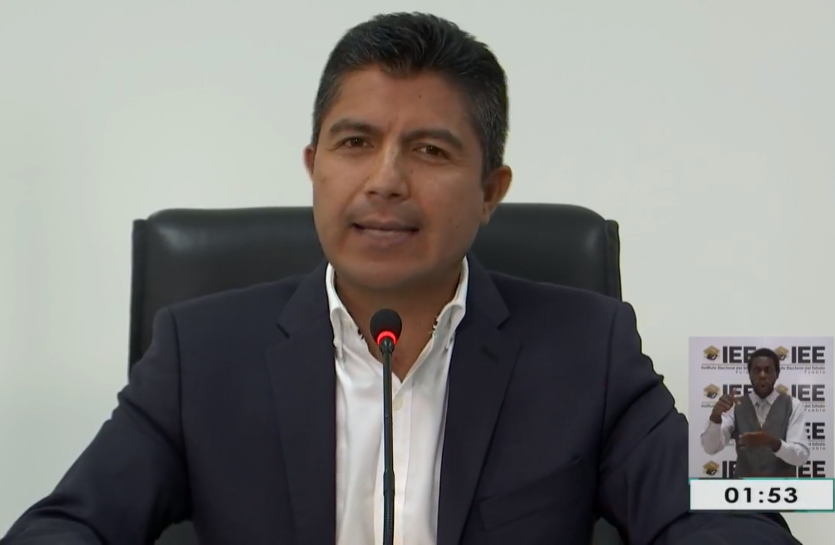 Pide Eduardo Rivera voto parejo para sacar a Morena de la capital