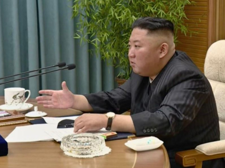 Demacrado y bajo de peso, las inquietantes fotos de Kim Jong Un