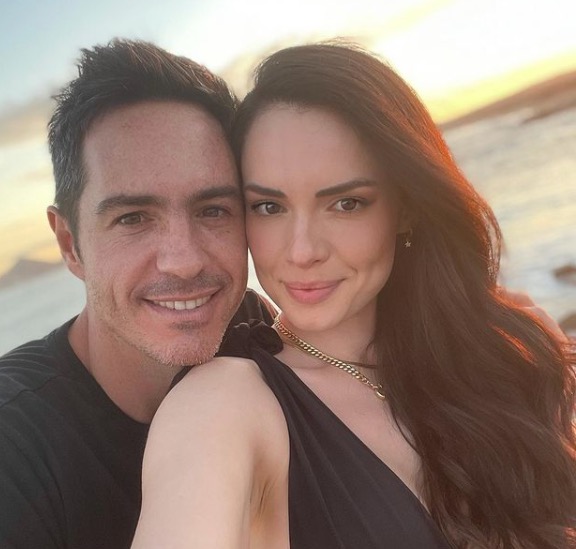 Mauricio Ochmann visitó Africam Safari con su novia e hija