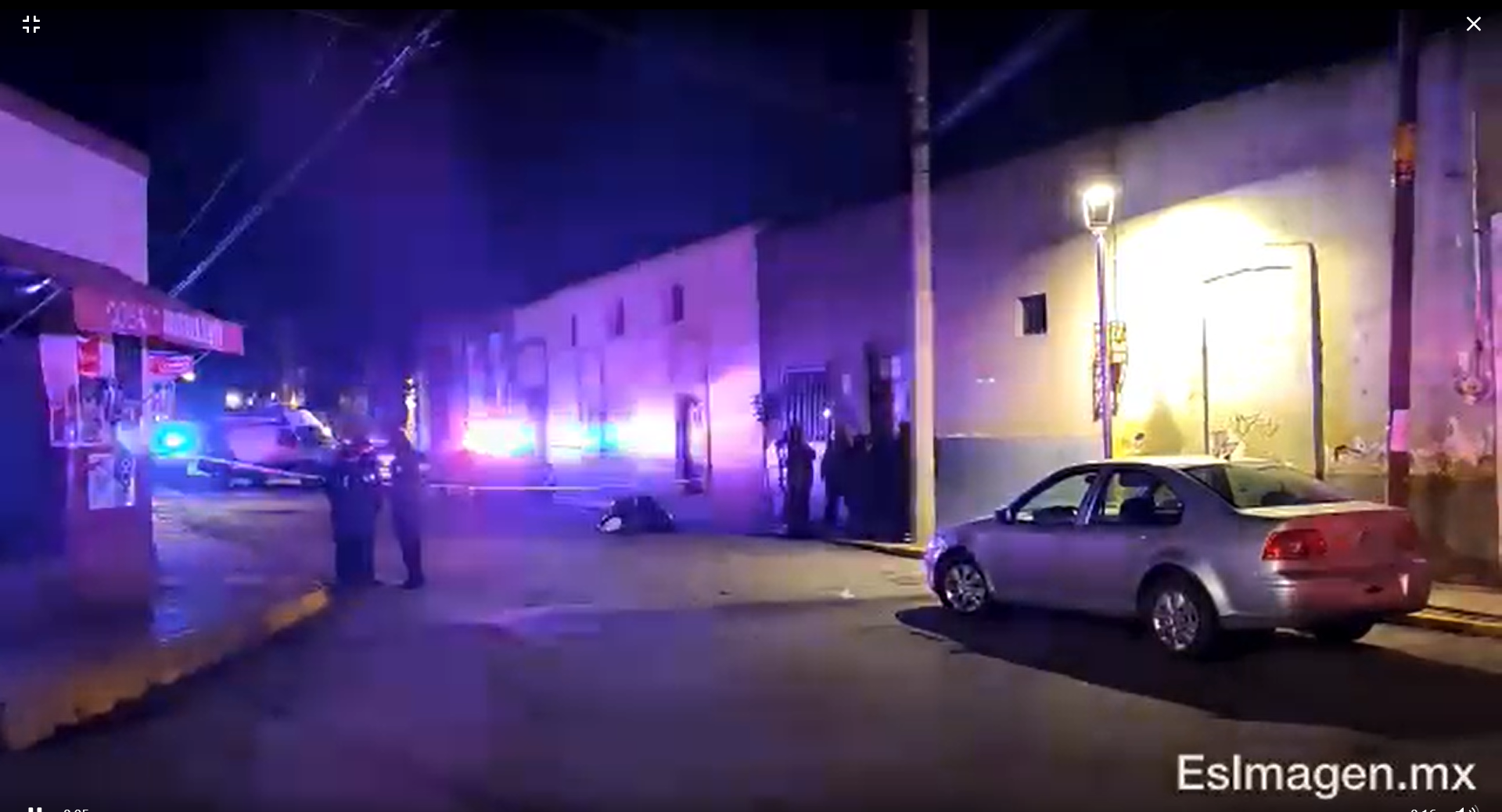 VIDEO Acribillan a un hombre al interior de su vehículo en Xonaca