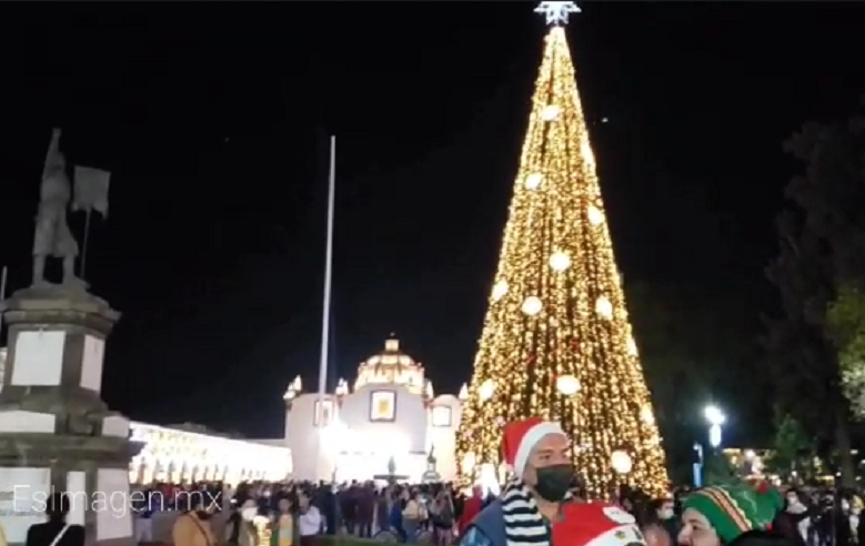 Con encendido de árbol, inician festejos decembrinos en San Pedro Cholula