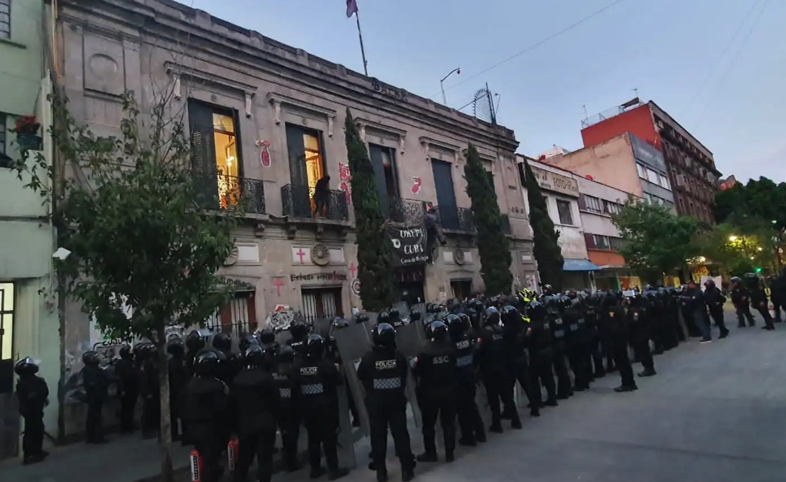 Policía de CDMX recupera instalaciones de la CNDH