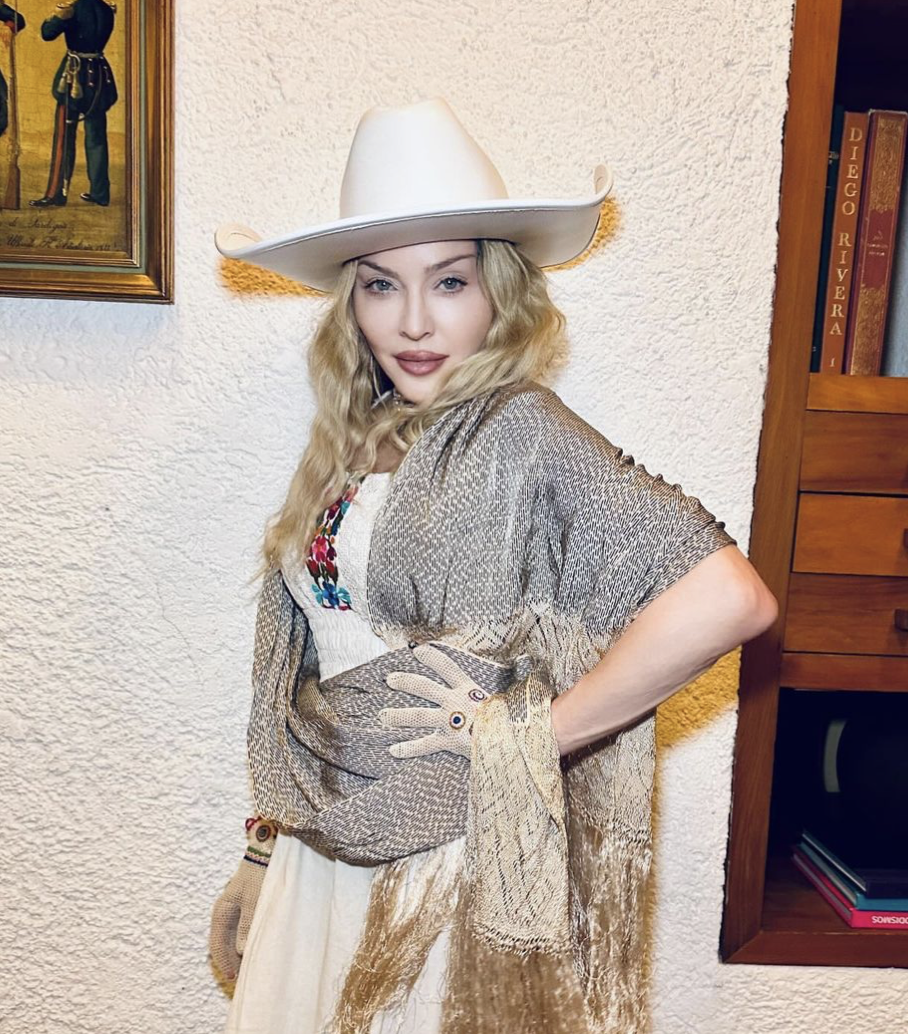 Madonna causa crítica al vestir prendas de Frida Kahlo