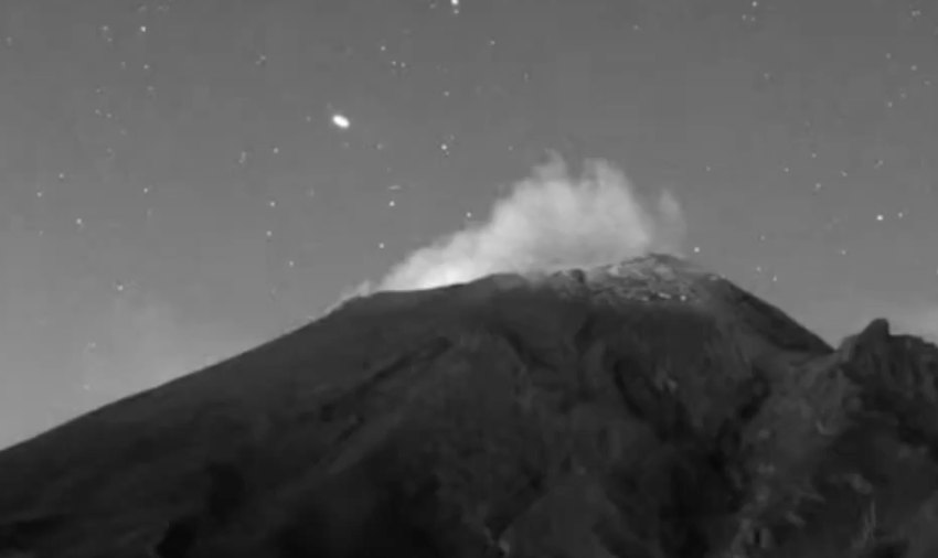 VIDEO: captan extraña luz saliendo del Popocatépetl