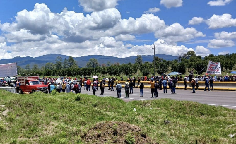 Continúa diálogo entre autoridades y manifestantes en la México-Puebla
