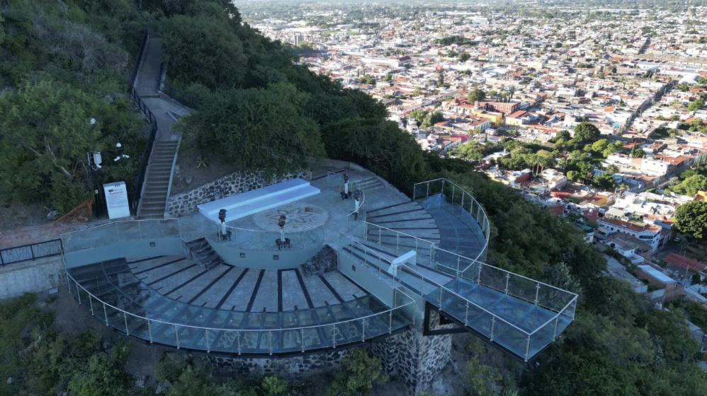 Cae menor de 3 años del mirador de cristal en Atlixco