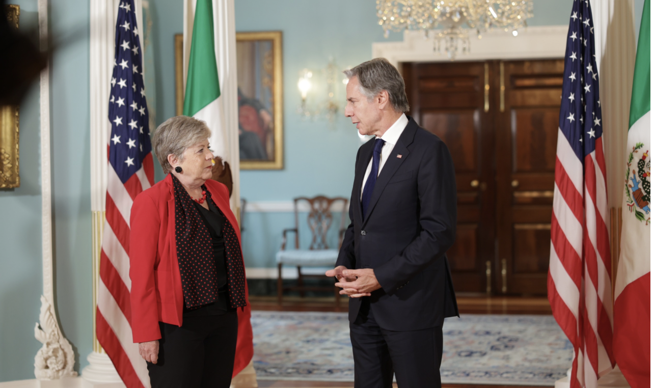 México y EU van contra desafíos comunes de migración y tráfico de armas
