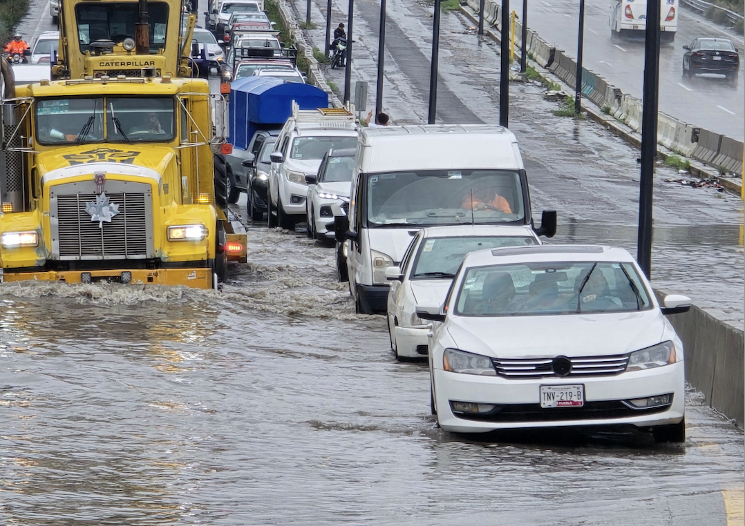 Lluvia provoca afectaciones en gran parte de la ciudad de Puebla este miércoles 