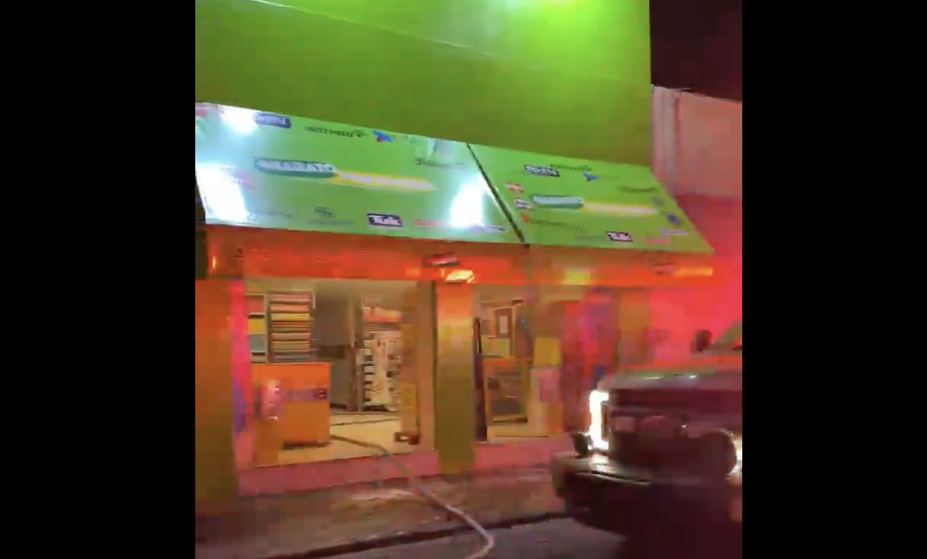 VIDEO Se incendia papelería en pleno Centro Histórico de Puebla