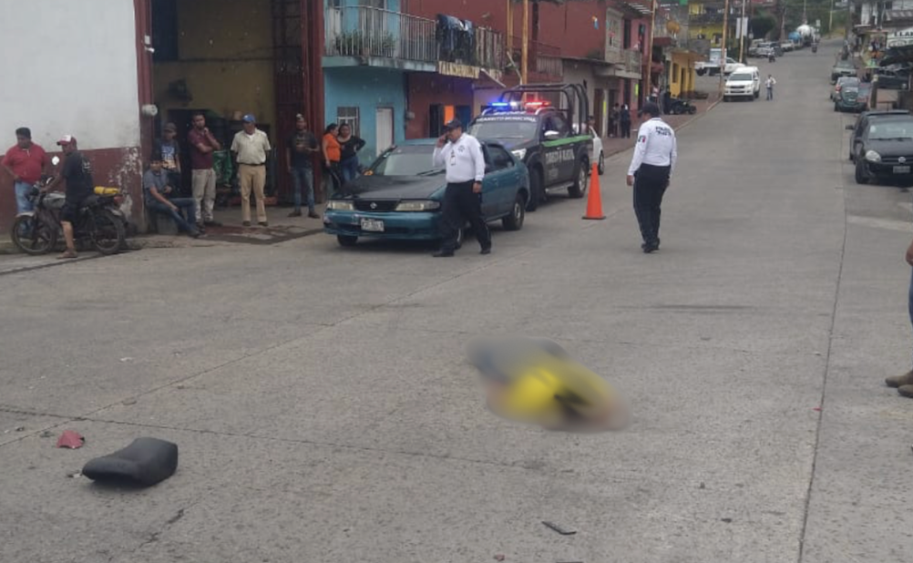 Menor resulta lesionado por accidente en motocicleta en Hueytamalco