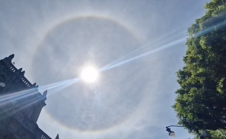 Impresionante halo solar se registra en Puebla