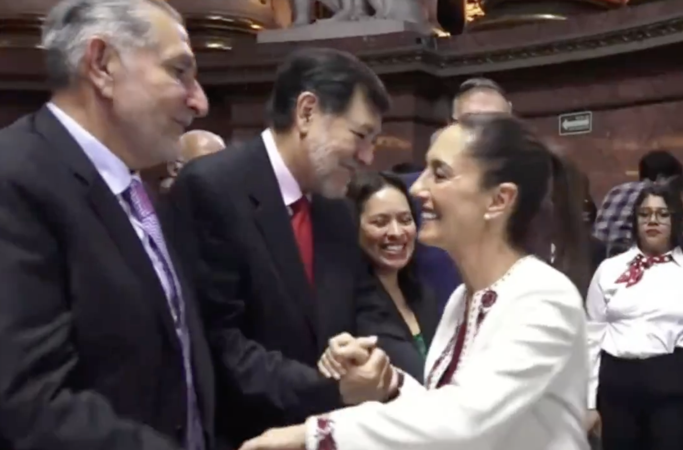 VIDEO El beso perdido de Sheinbaum a Noroña en el Metropólitan