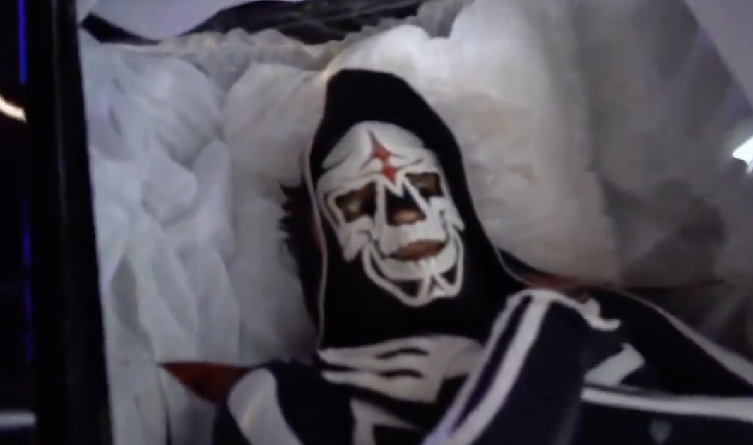 VIDEO Reviven a La Parka en Triplemanía XXXIII 