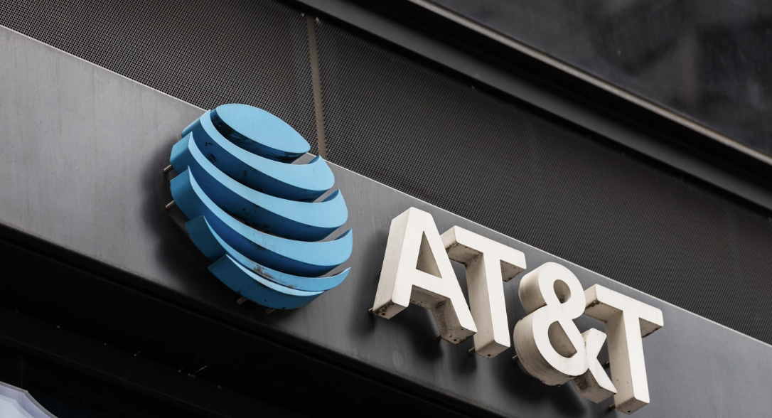 Trabajadores de AT&T se van a huelga en EU