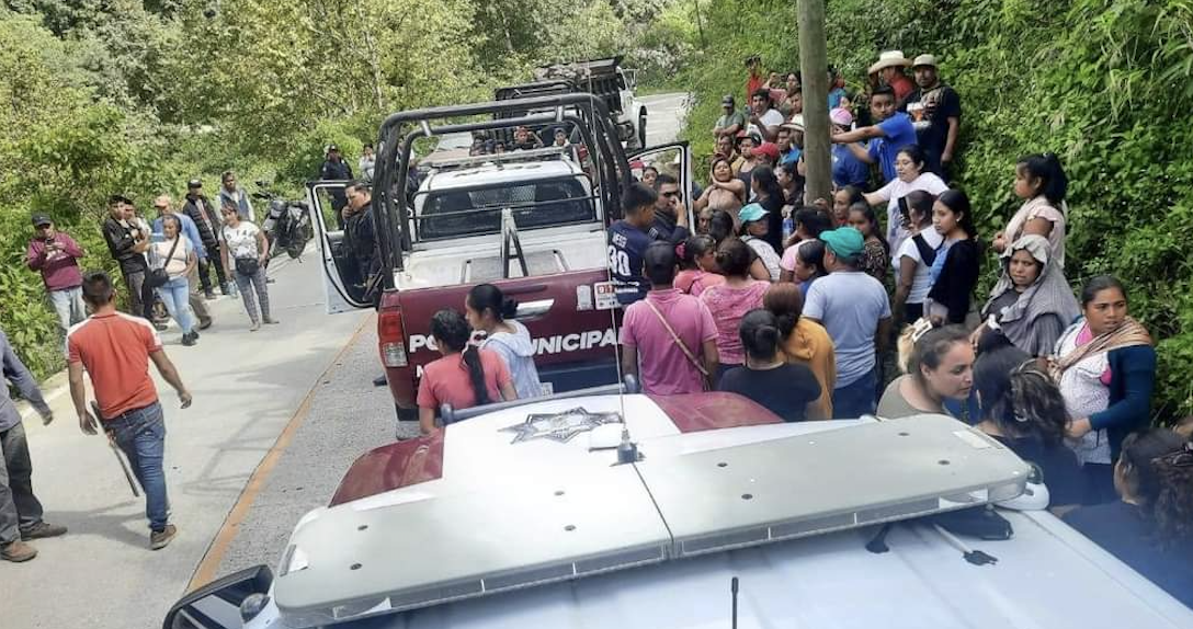 Pobladores retienen a 13 Policías de Chiconcuautla, Puebla