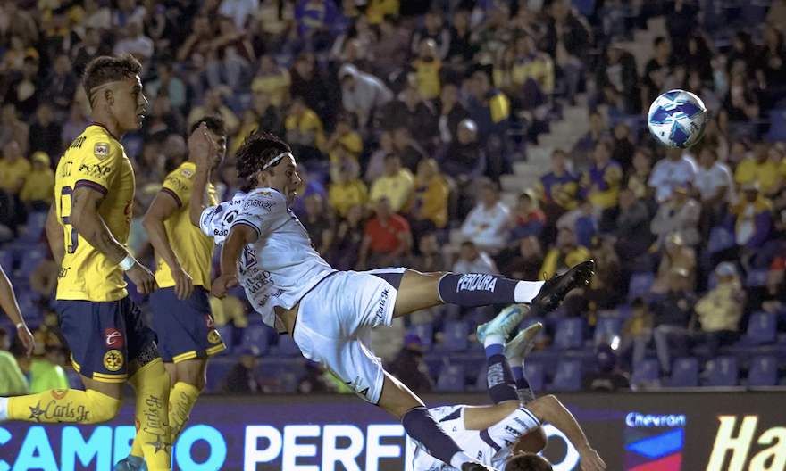 Club Puebla da la sorpresa y le gana al América por la mínima