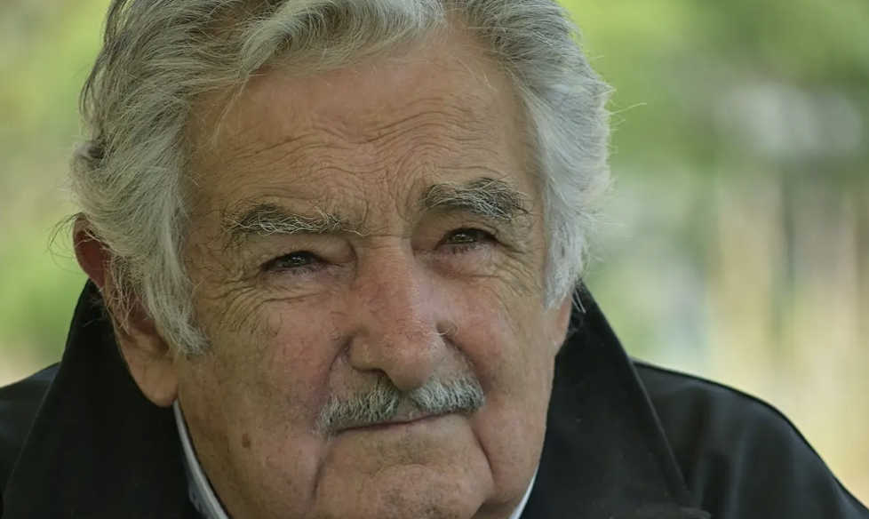 Operan a José Mujica, expresidente de Uruguay