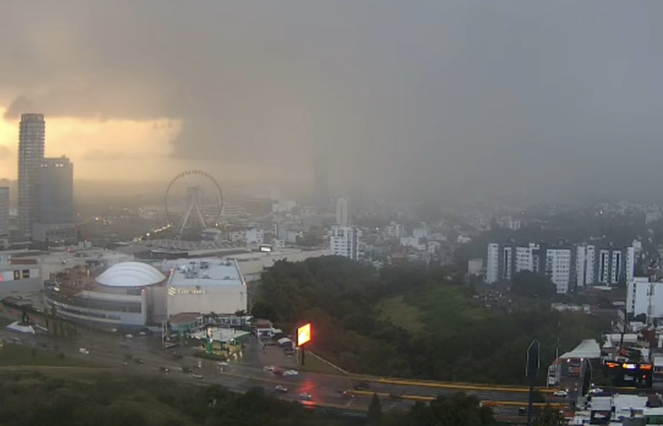 VIDEO Fuerte aguacero azota a Puebla y municipios conurbados