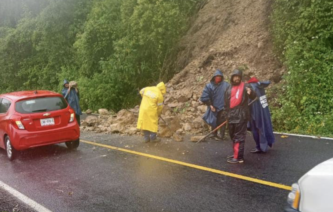 Lluvias en Puebla causan afectaciones en carreteras de diversos municipios