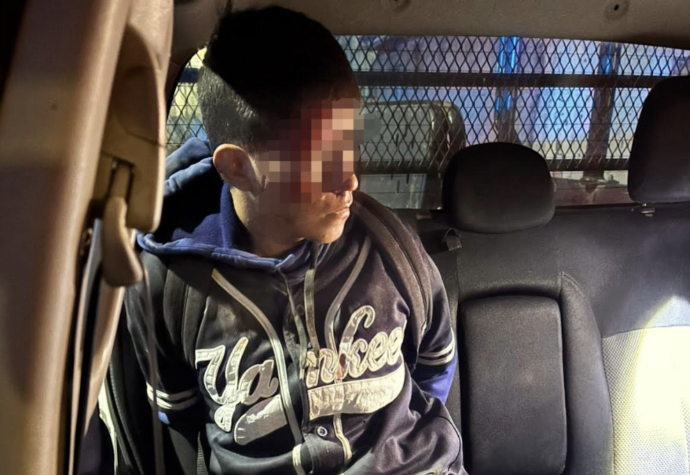 Roba camioneta y se estrella contra una casa en Xochiltepec