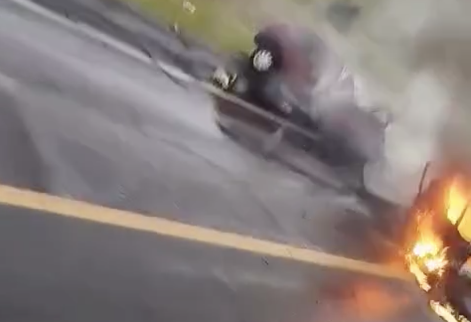 Accidente en la carretera Totalco–Alchichica deja vehículo incendiado y lesionado